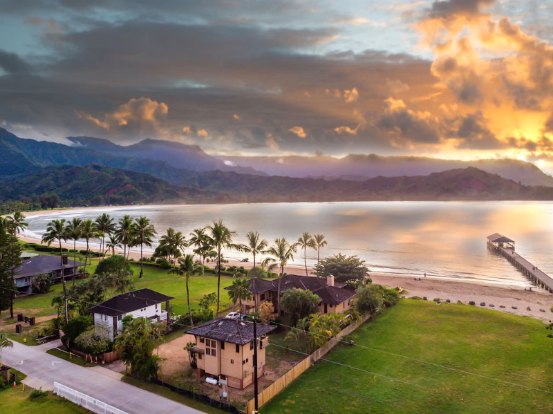 The idyllic location of the Hanalei Beach House