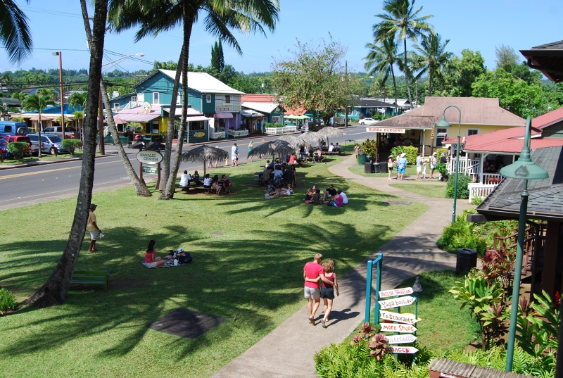 Charming Hanalei town is within walking distance